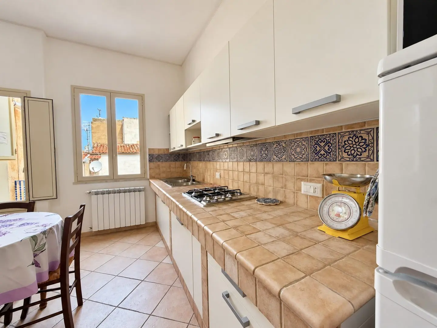 Piano cottura a quattro fuochi, Casa del Duomo a Cefalù