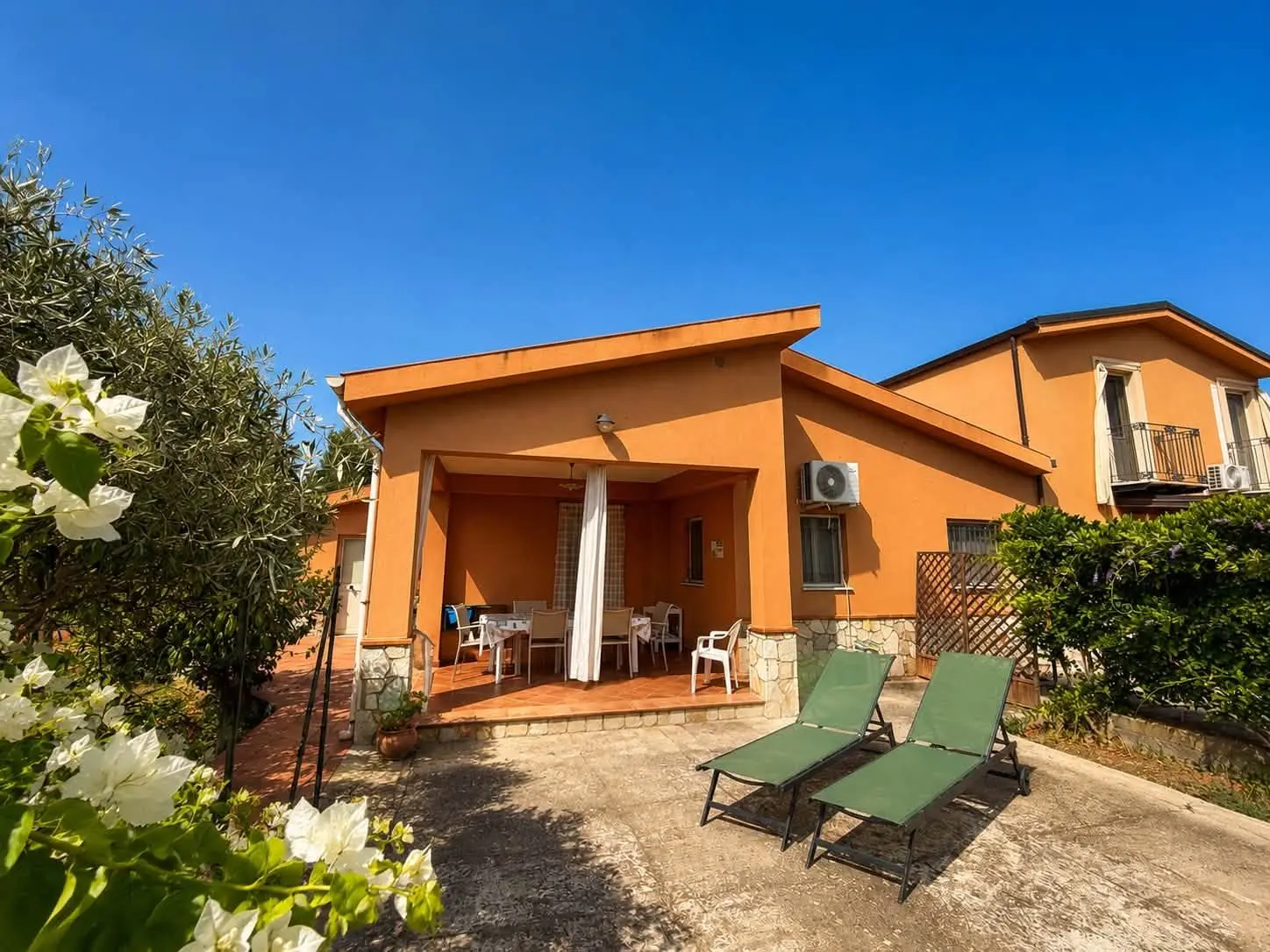 Villa dei Limoni among bougainvillea and olive trees