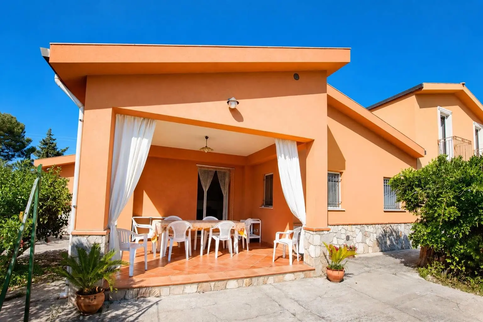 Veranda of Villa dei Limoni