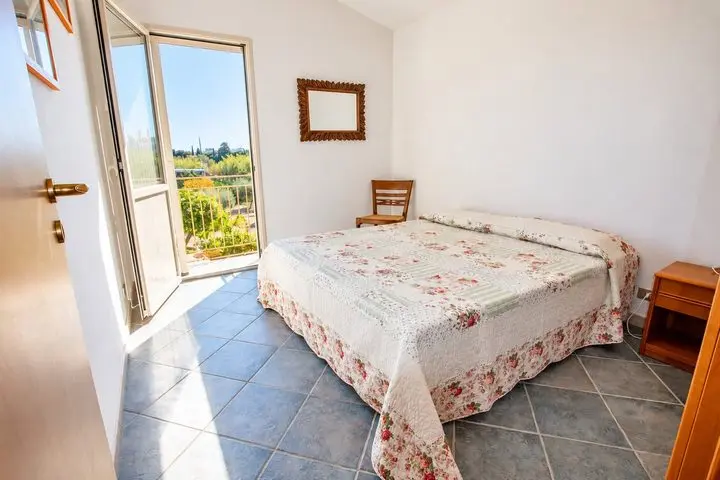 Doppelzimmer mit Fenstertür zum Garten, Villa dei Mandarini, Cefalù