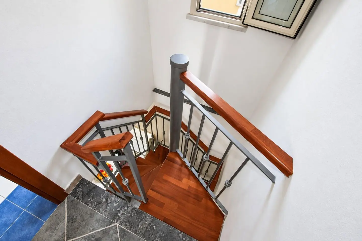 Innentreppe zwischen den beiden Etagen, Villa dei Mandarini, Cefalù